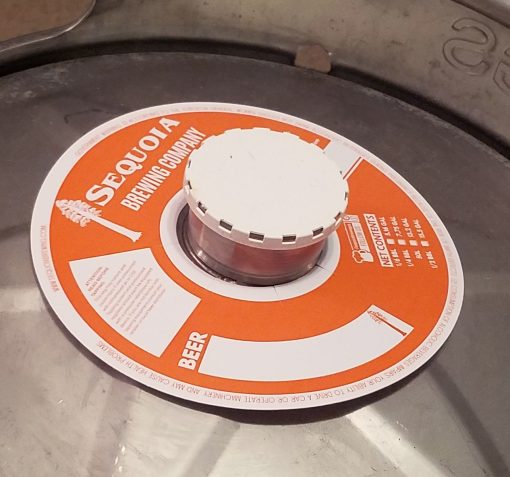 1 color keg collar sample without adhesive placed on keg with white keg cap